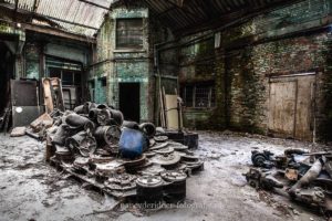 Ford Fairlane, benzinepomp, verlaten loods, Urbexlocatie