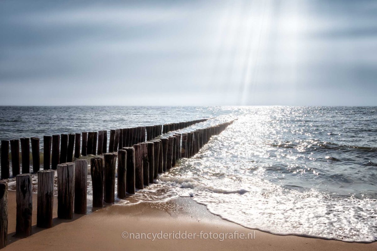 zonnestralen, zomer, strand, zee, paaltjes